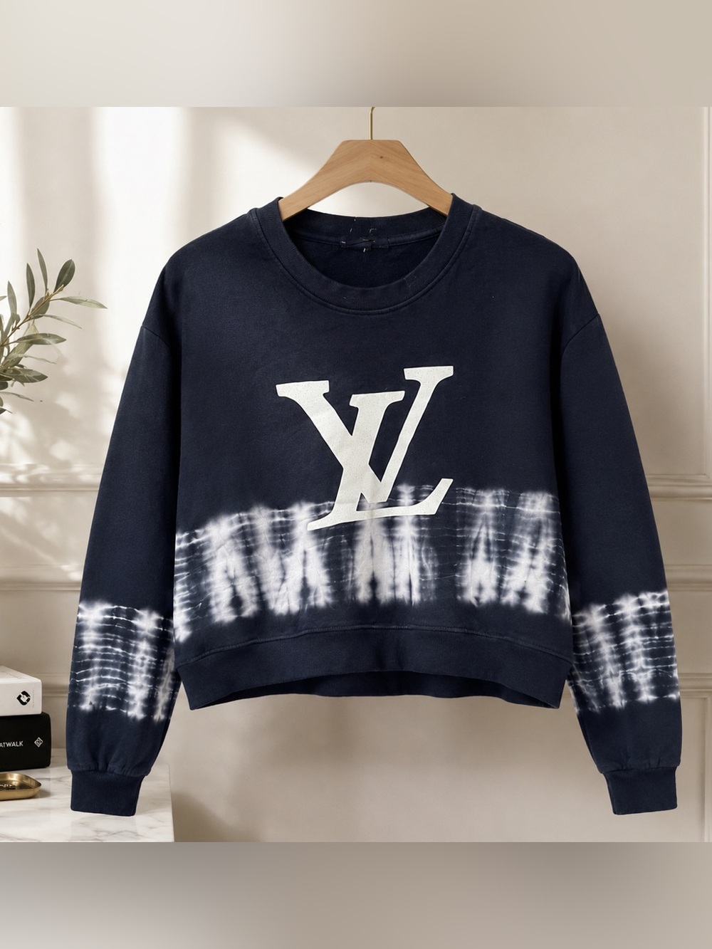 Navy White Tie Dye LV Designer Graphic Cropped Sweatshirt, 100% Cotton